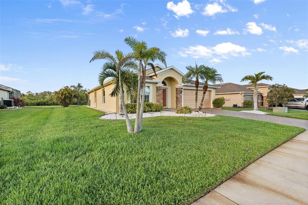For Rent: $2,500 (3 beds, 2 baths, 1823 Square Feet)