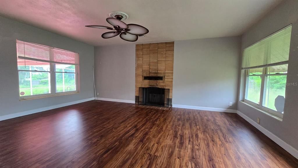 For Sale: $195,000 (2 beds, 2 baths, 1604 Square Feet)
