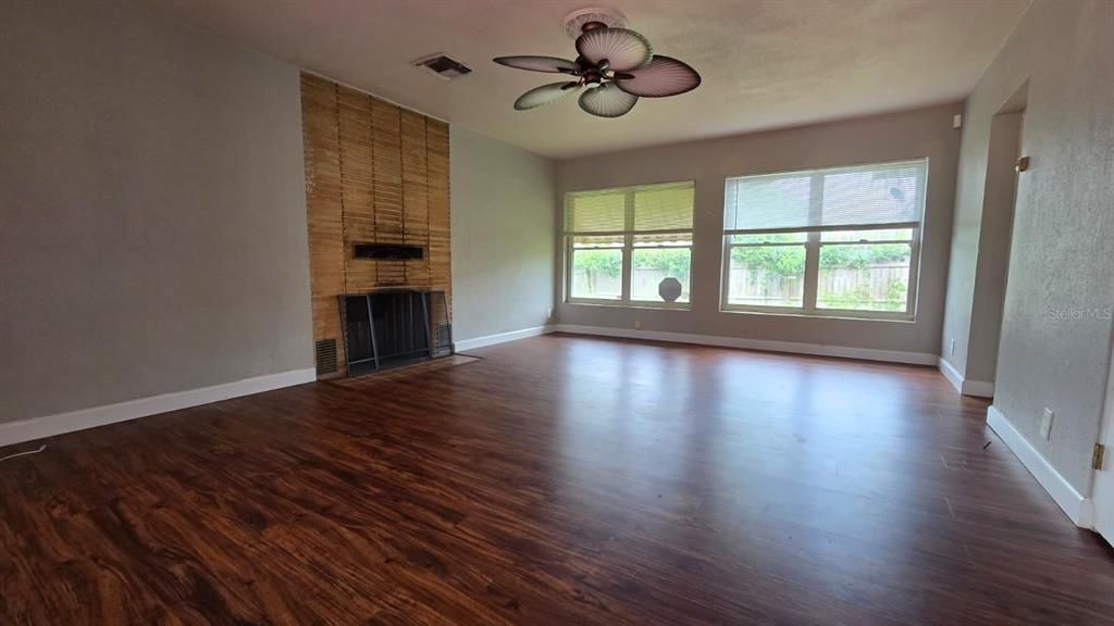For Sale: $195,000 (2 beds, 2 baths, 1604 Square Feet)