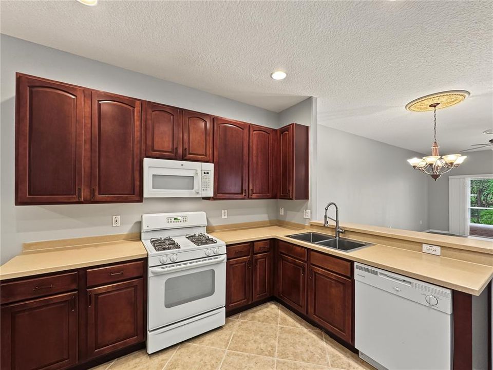 En Venta: $274,900 (3 camas, 2 baños, 1626 Pies cuadrados)