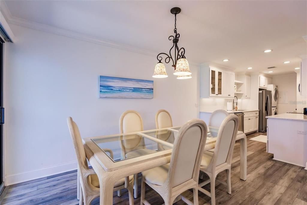 For Sale: $675,000 (2 beds, 2 baths, 1138 Square Feet)
