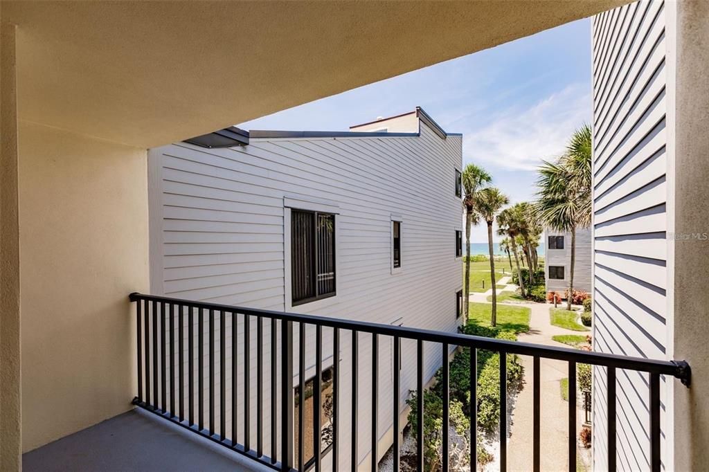 For Sale: $675,000 (2 beds, 2 baths, 1138 Square Feet)