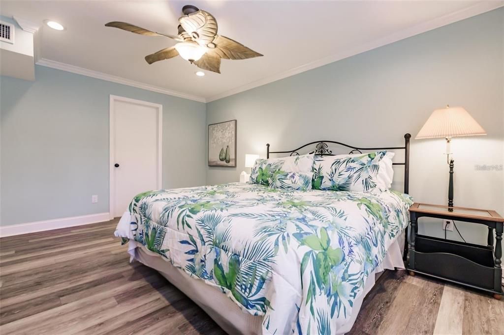 For Sale: $675,000 (2 beds, 2 baths, 1138 Square Feet)