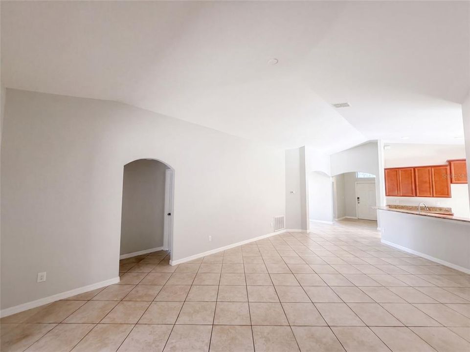 For Sale: $320,000 (4 beds, 3 baths, 1908 Square Feet)