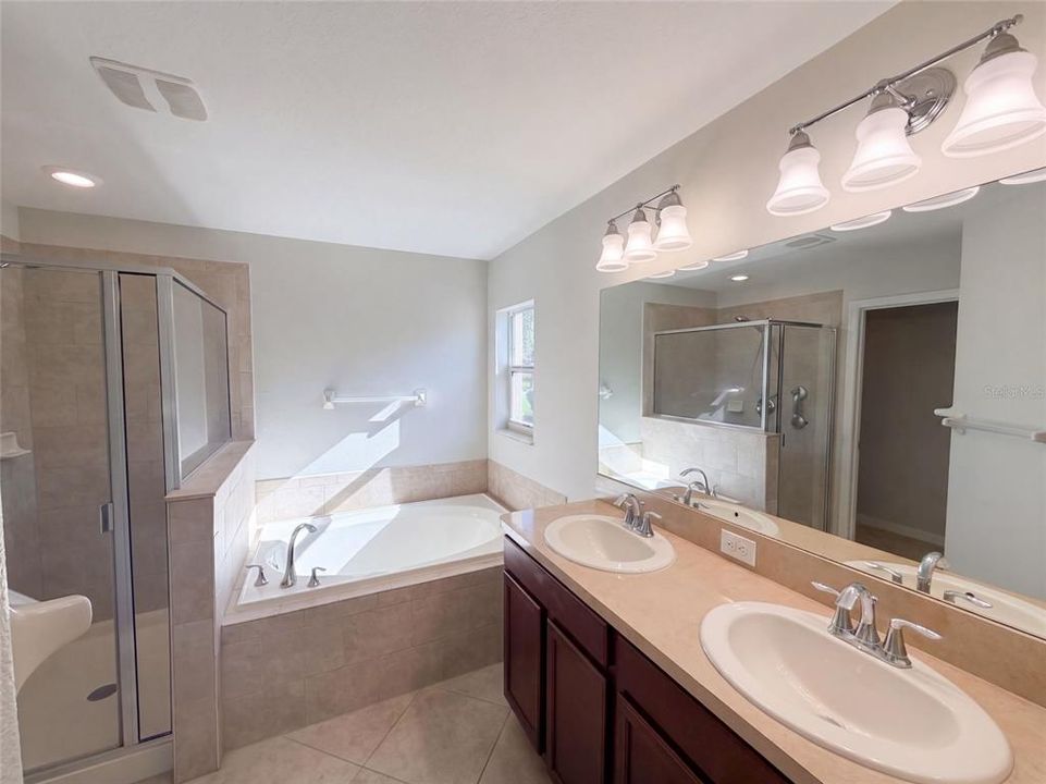 For Sale: $320,000 (4 beds, 3 baths, 1908 Square Feet)