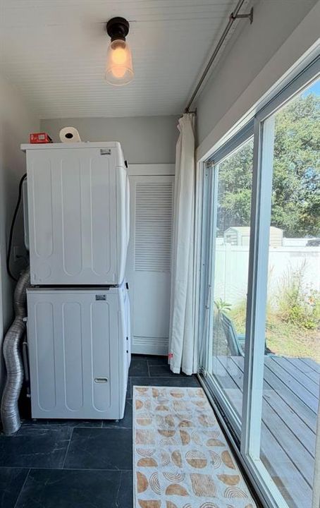 For Rent: $2,200 (2 beds, 1 baths, 924 Square Feet)