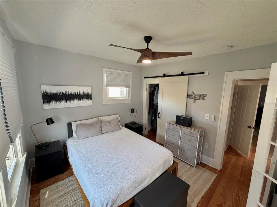 For Rent: $2,200 (2 beds, 1 baths, 924 Square Feet)