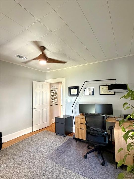 For Rent: $2,200 (2 beds, 1 baths, 924 Square Feet)