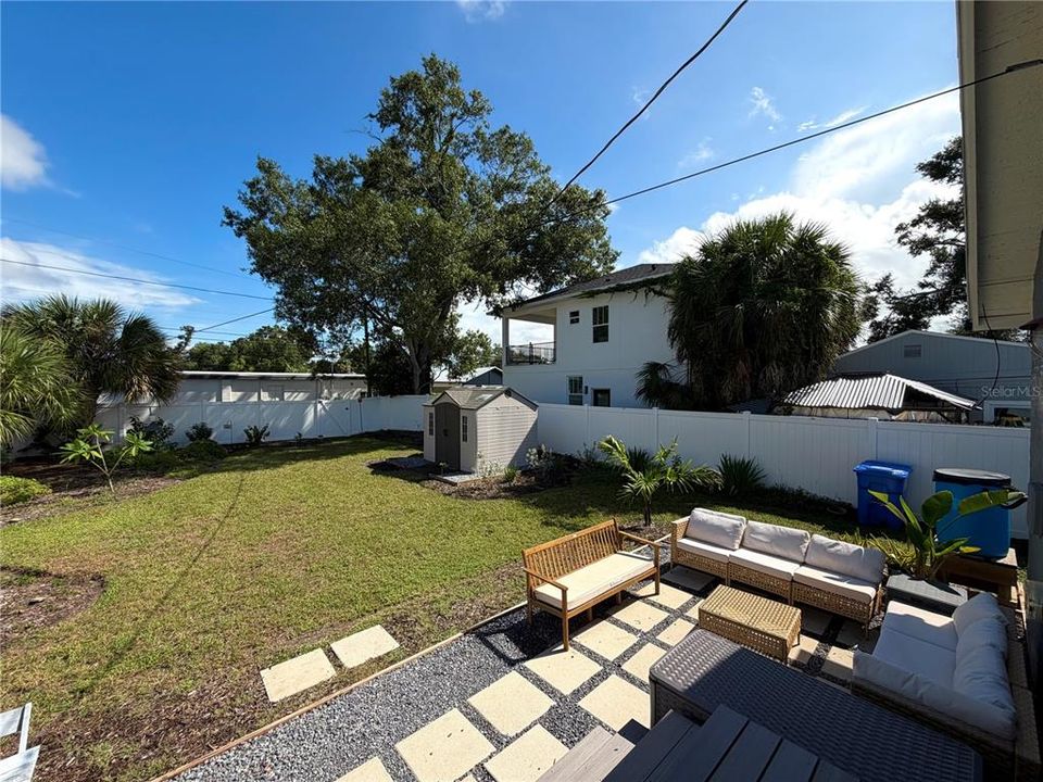For Rent: $2,200 (2 beds, 1 baths, 924 Square Feet)
