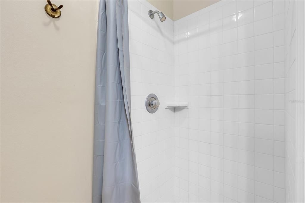 For Rent: $1,900 (3 beds, 3 baths, 1182 Square Feet)