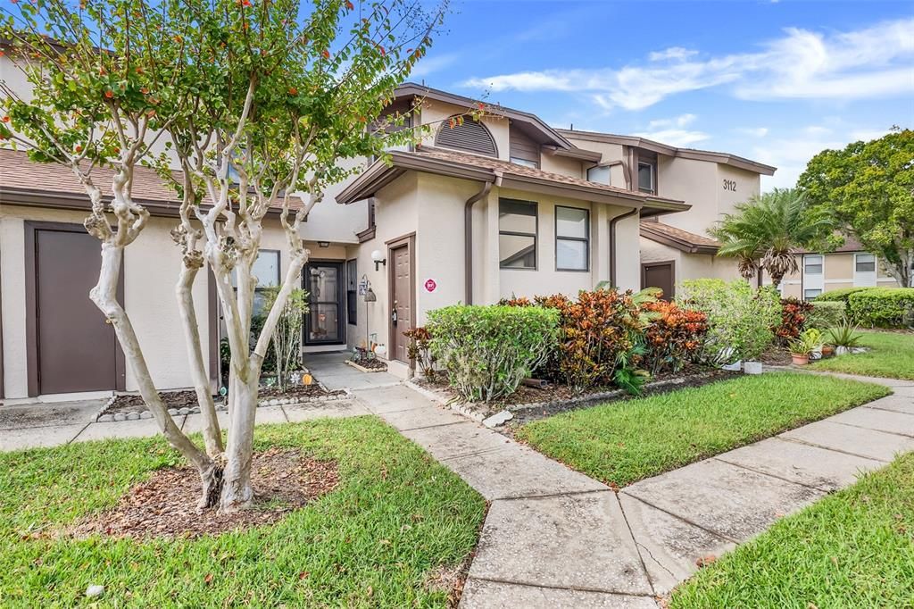 For Rent: $1,900 (3 beds, 3 baths, 1182 Square Feet)