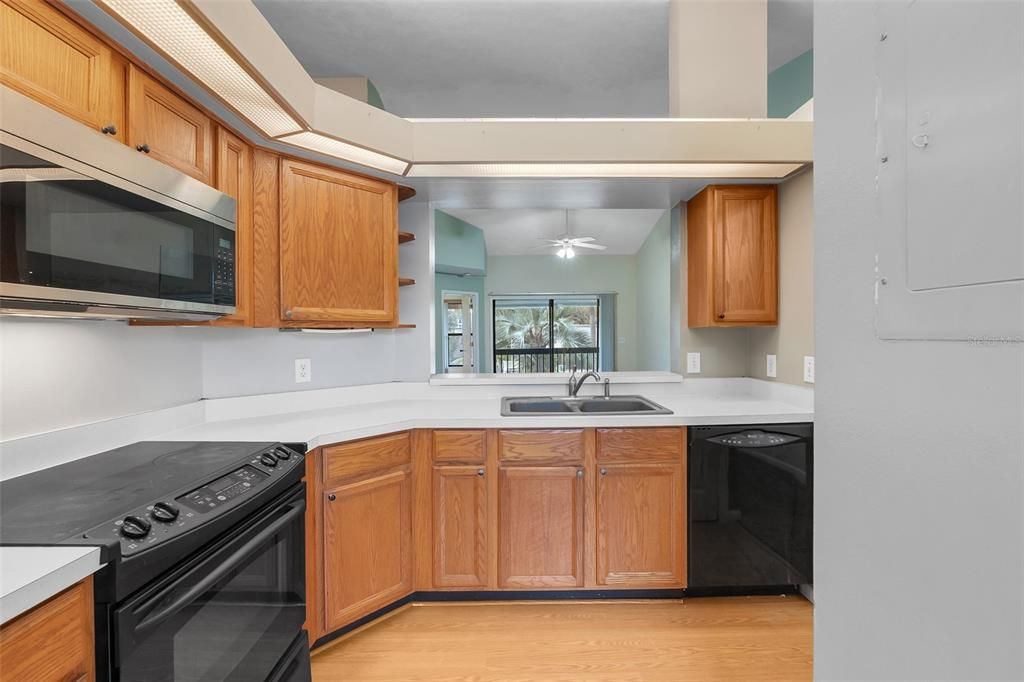 For Rent: $1,900 (3 beds, 3 baths, 1182 Square Feet)