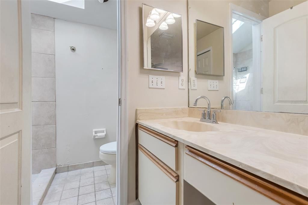 For Rent: $1,900 (3 beds, 3 baths, 1182 Square Feet)