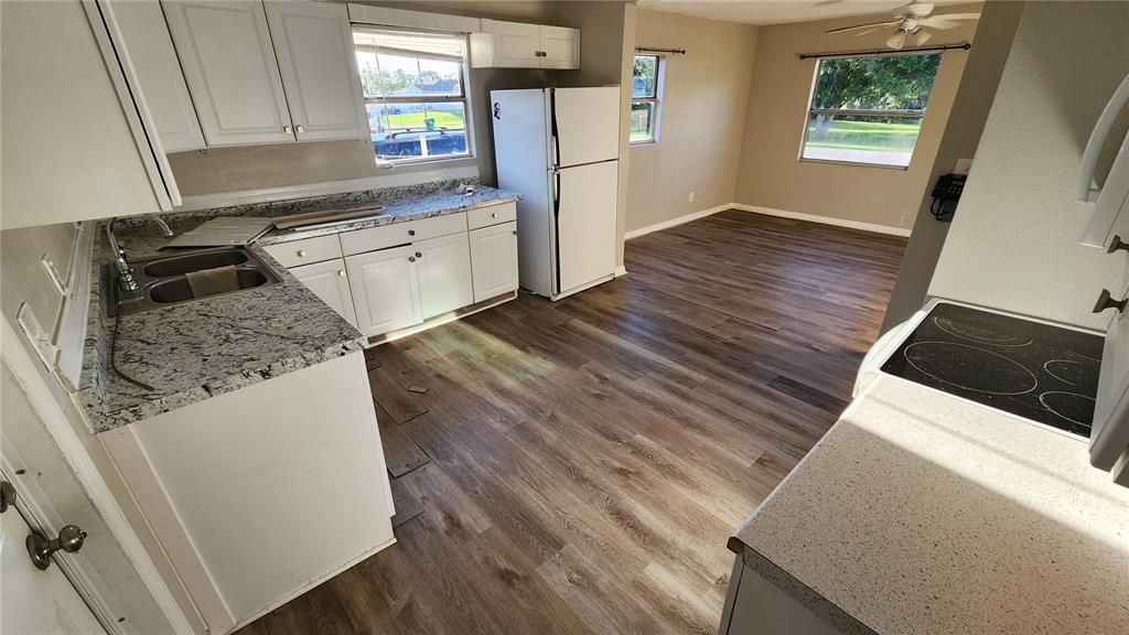 На продажу: $159,999 (3 спален, 1 ванн, 912 Квадратных фут)