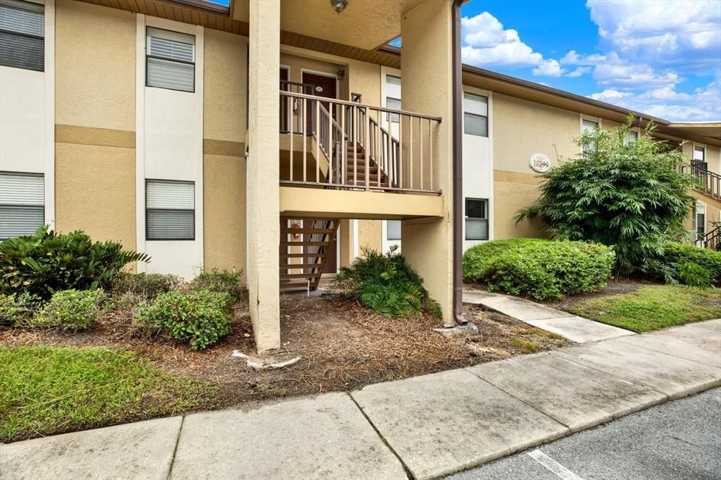 For Sale: $155,000 (2 beds, 2 baths, 901 Square Feet)