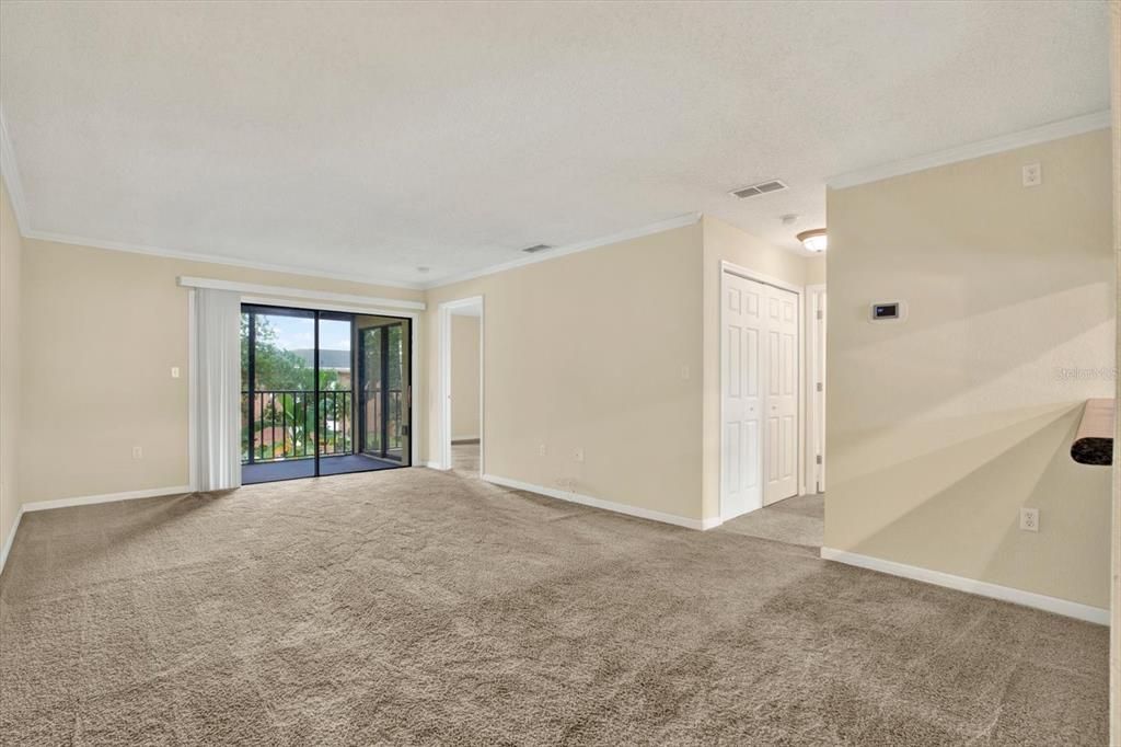For Sale: $155,000 (2 beds, 2 baths, 901 Square Feet)