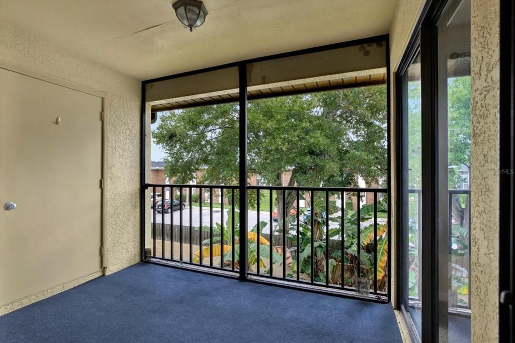 For Sale: $155,000 (2 beds, 2 baths, 901 Square Feet)