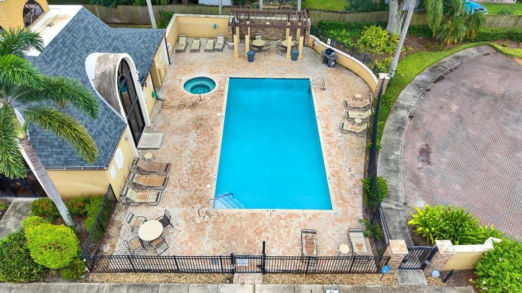 For Sale: $155,000 (2 beds, 2 baths, 901 Square Feet)