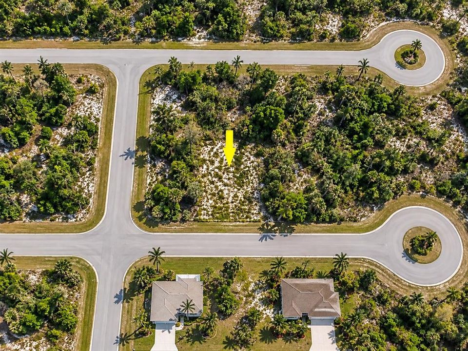 На продажу: $12,000 (0.17 acres)