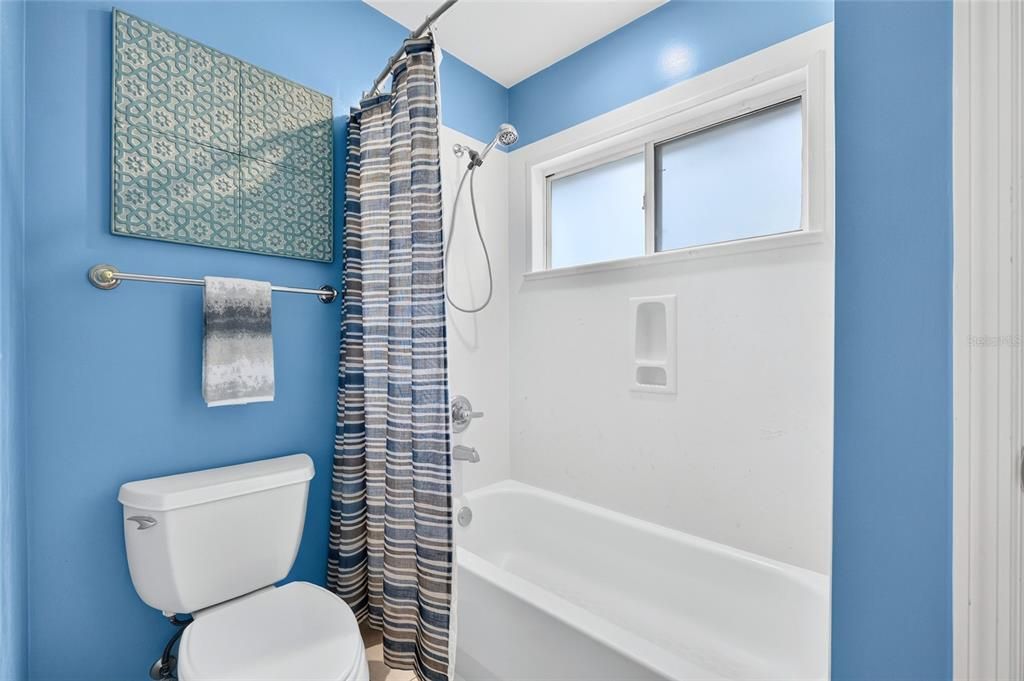 En Venta: $799,900 (3 camas, 2 baños, 3299 Pies cuadrados)
