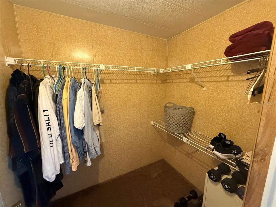 For Sale: $199,900 (3 beds, 2 baths, 1560 Square Feet)