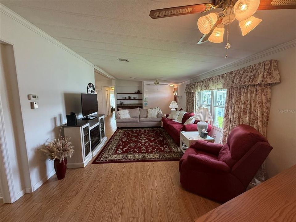For Sale: $199,900 (3 beds, 2 baths, 1560 Square Feet)