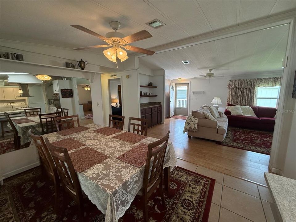 For Sale: $199,900 (3 beds, 2 baths, 1560 Square Feet)