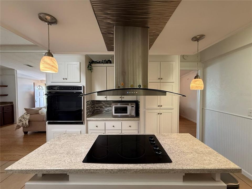 For Sale: $199,900 (3 beds, 2 baths, 1560 Square Feet)
