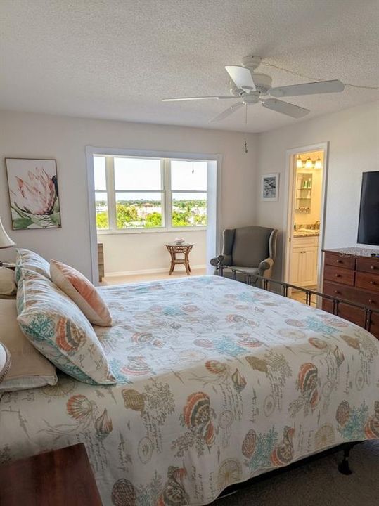 En Venta: $215,000 (2 camas, 2 baños, 1040 Pies cuadrados)