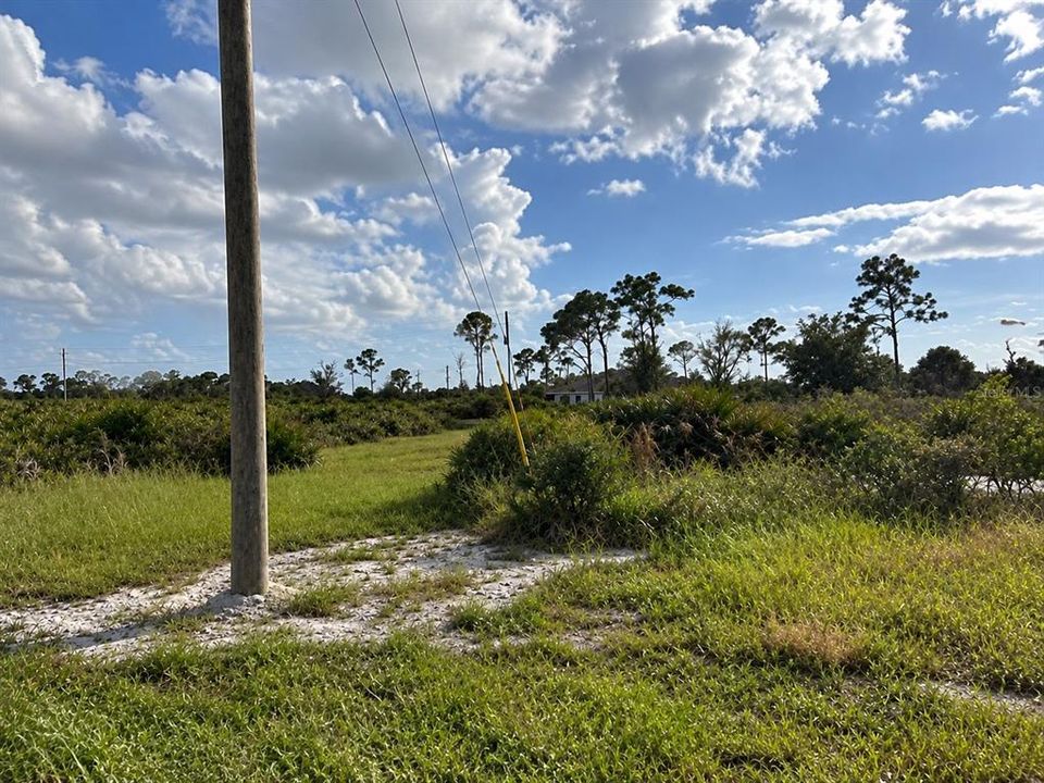 На продажу: $22,000 (0.37 acres)