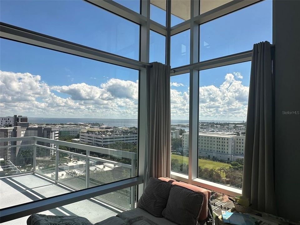 For Sale: $899,000 (2 beds, 2 baths, 1384 Square Feet)