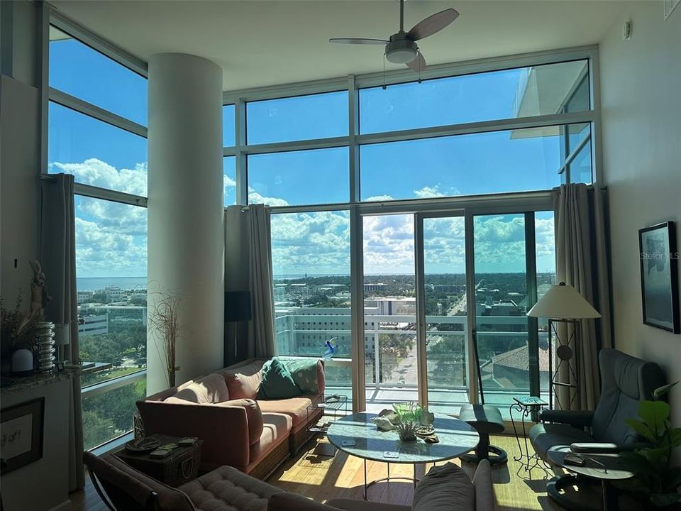 For Sale: $899,000 (2 beds, 2 baths, 1384 Square Feet)