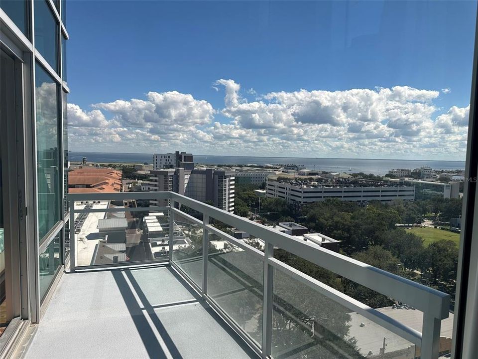 For Sale: $899,000 (2 beds, 2 baths, 1384 Square Feet)