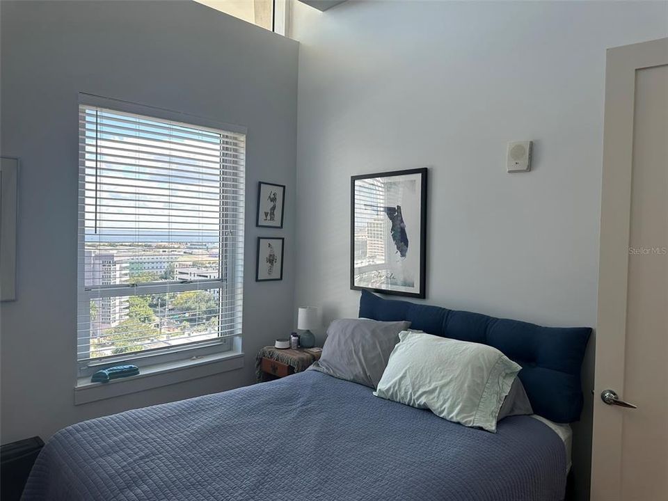 For Sale: $899,000 (2 beds, 2 baths, 1384 Square Feet)