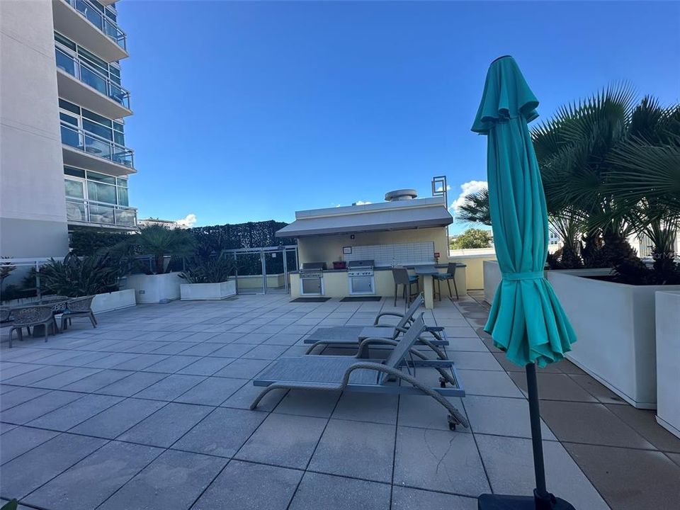 For Sale: $899,000 (2 beds, 2 baths, 1384 Square Feet)