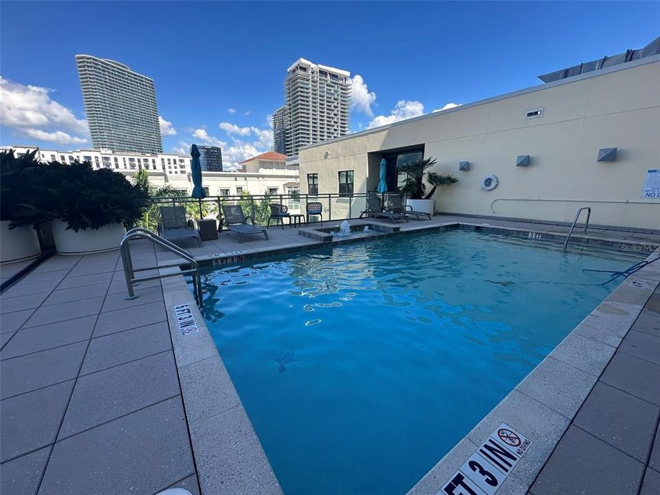 For Sale: $899,000 (2 beds, 2 baths, 1384 Square Feet)