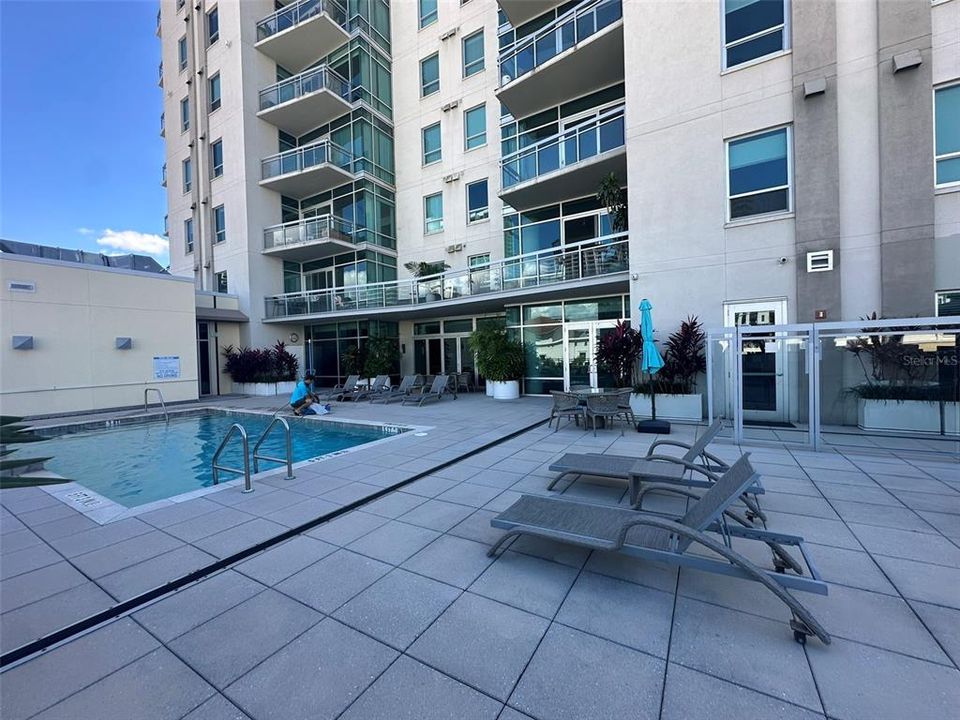 For Sale: $899,000 (2 beds, 2 baths, 1384 Square Feet)