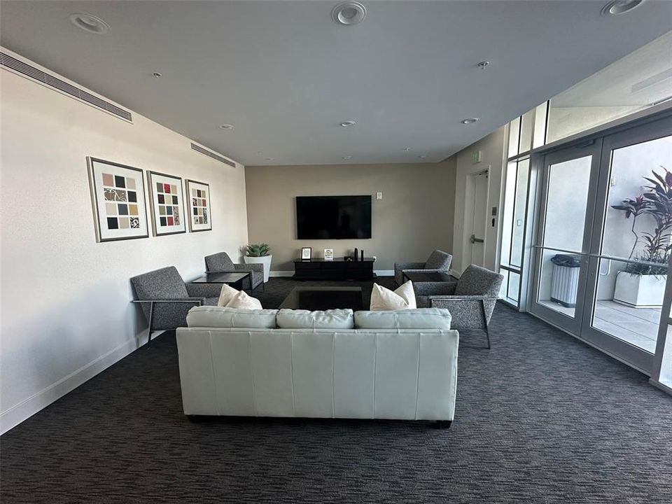 For Sale: $899,000 (2 beds, 2 baths, 1384 Square Feet)