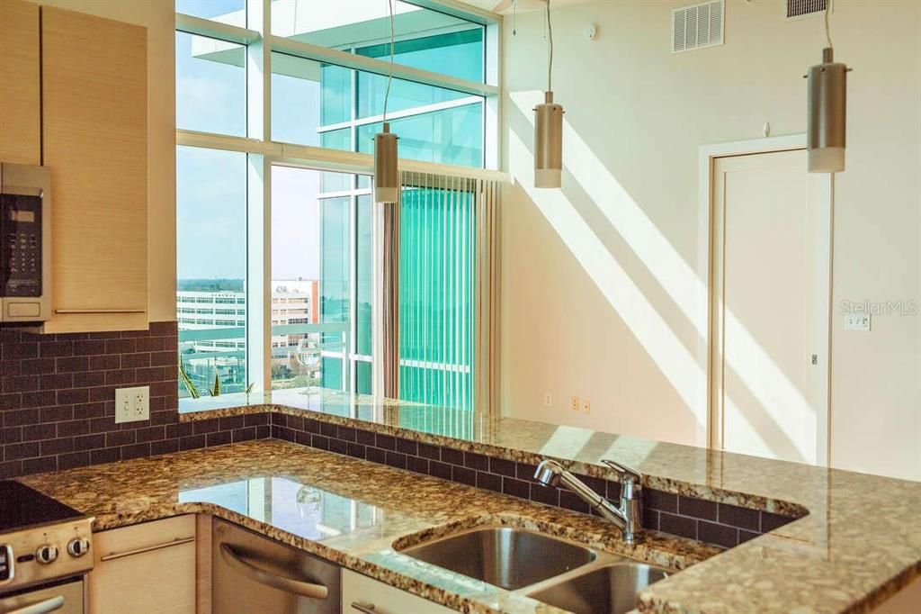 For Sale: $899,000 (2 beds, 2 baths, 1384 Square Feet)