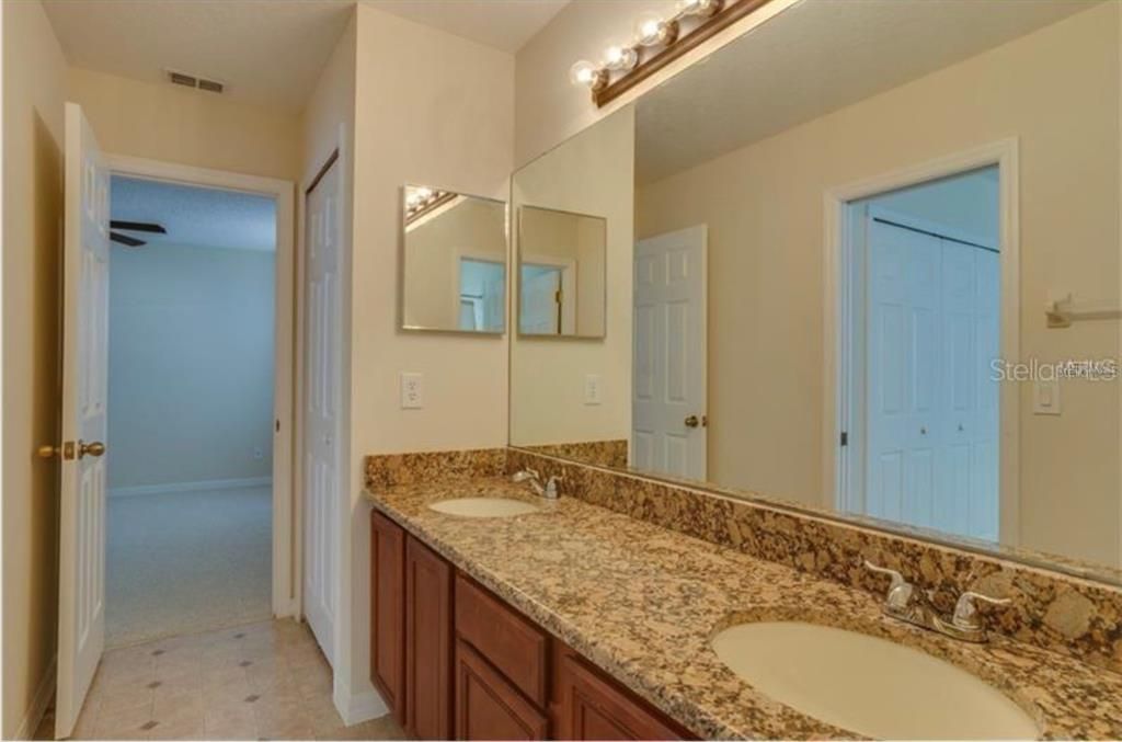 В аренду: $3,300 (5 спален, 4 ванн, 3677 Квадратных фут)