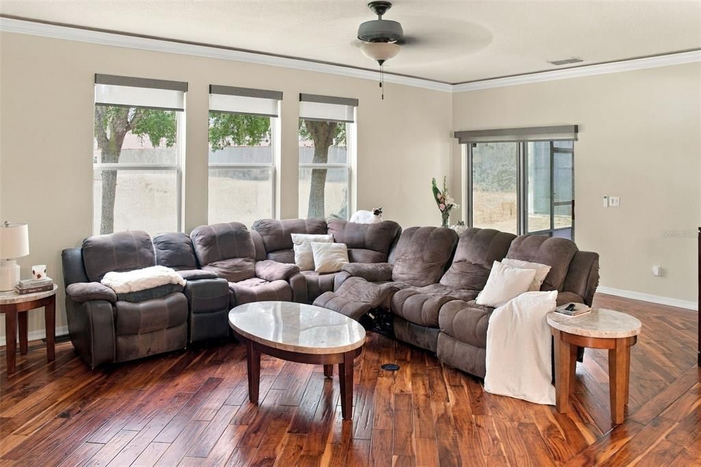 For Sale: $584,999 (6 beds, 4 baths, 3181 Square Feet)