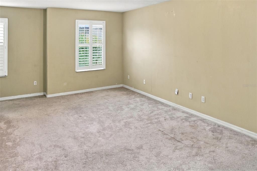 For Sale: $584,999 (6 beds, 4 baths, 3181 Square Feet)