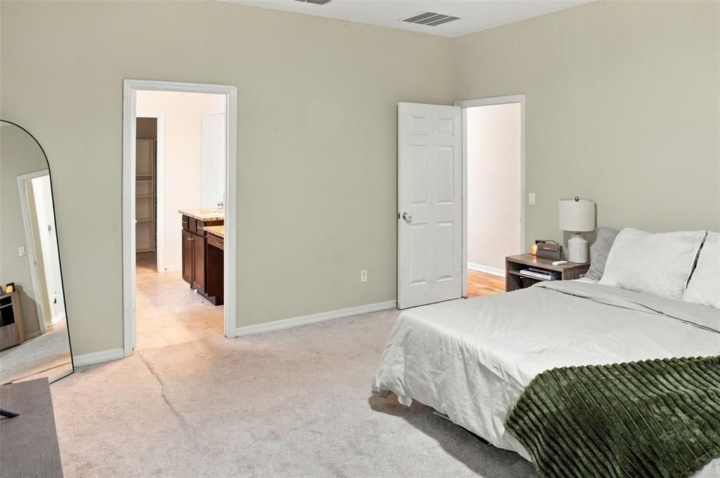 For Sale: $584,999 (6 beds, 4 baths, 3181 Square Feet)