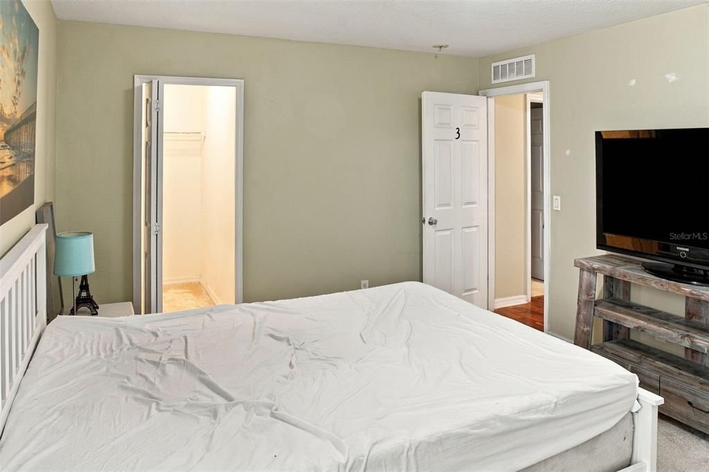For Sale: $584,999 (6 beds, 4 baths, 3181 Square Feet)