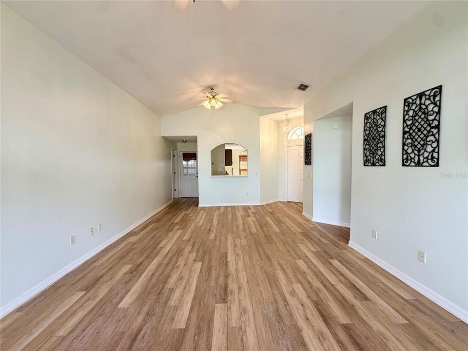 En Venta: $269,900 (3 camas, 2 baños, 1476 Pies cuadrados)