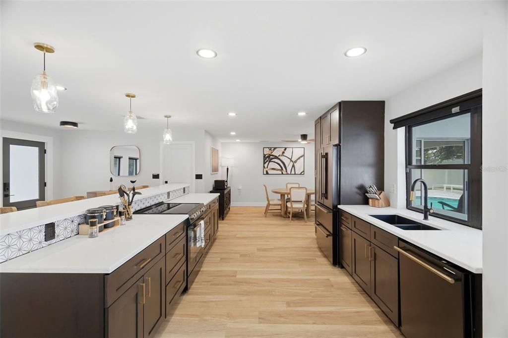 En Venta: $585,000 (3 camas, 2 baños, 1720 Pies cuadrados)
