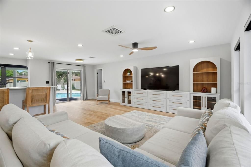 En Venta: $585,000 (3 camas, 2 baños, 1720 Pies cuadrados)