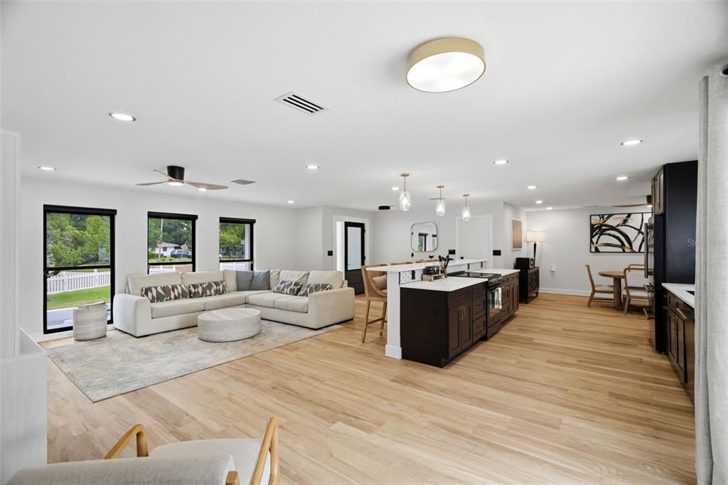 En Venta: $585,000 (3 camas, 2 baños, 1720 Pies cuadrados)