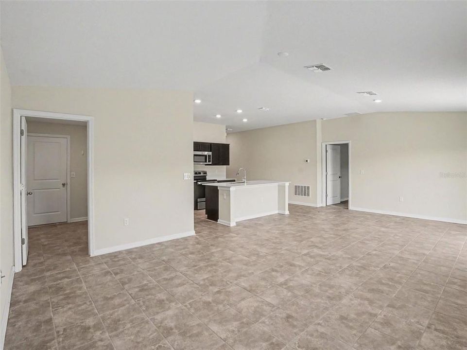 For Sale: $329,900 (3 beds, 2 baths, 1552 Square Feet)