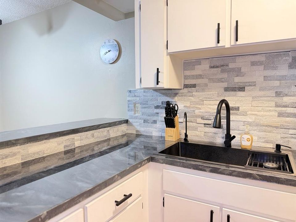 For Rent: $2,000 (2 beds, 1 baths, 853 Square Feet)